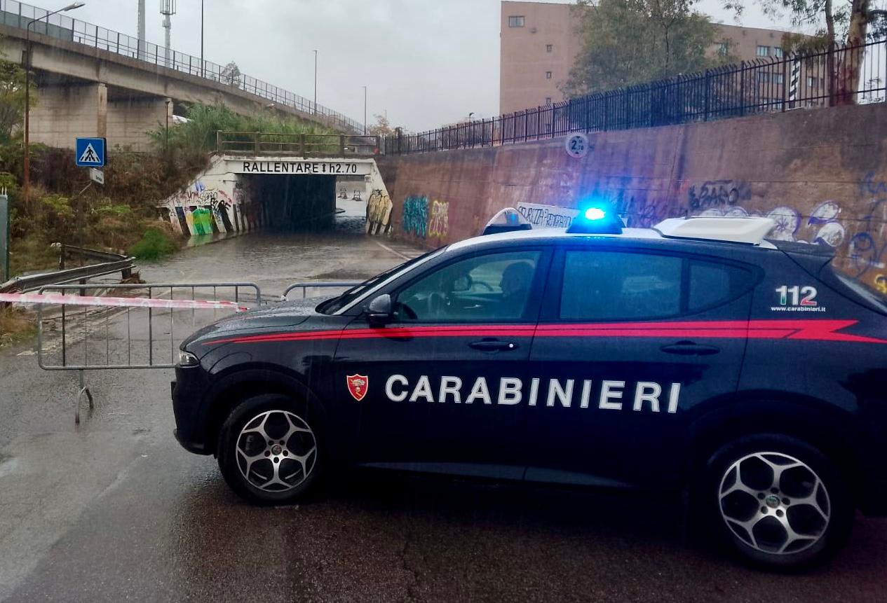 Olbia, automobilista bloccato nel sottopasso allagato: lo salvano Carabinieri e VVF