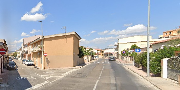Olbia: marciapiedi impraticabili in via Barcellona