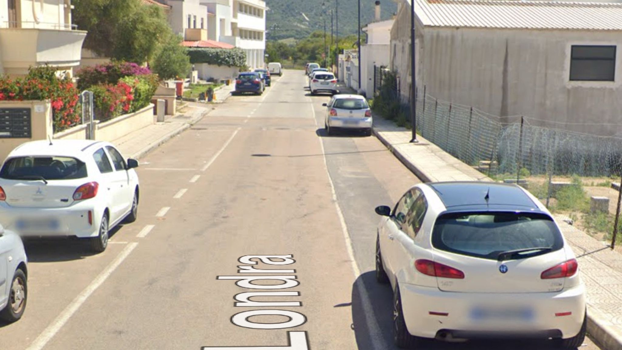 Olbia, l'autobus non riesce a passare per la presenza di auto in sosta: ecco la novità