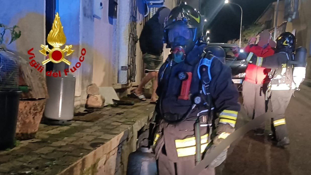 Sant’Antonio di Gallura, incendio in un appartamento: occupante ustionato