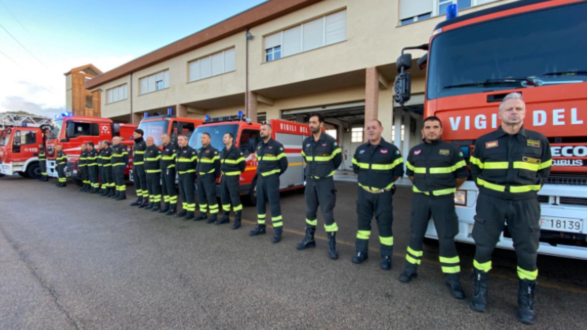 Olbia rende omaggio agli 80 anni dei suoi Vigili del Fuoco