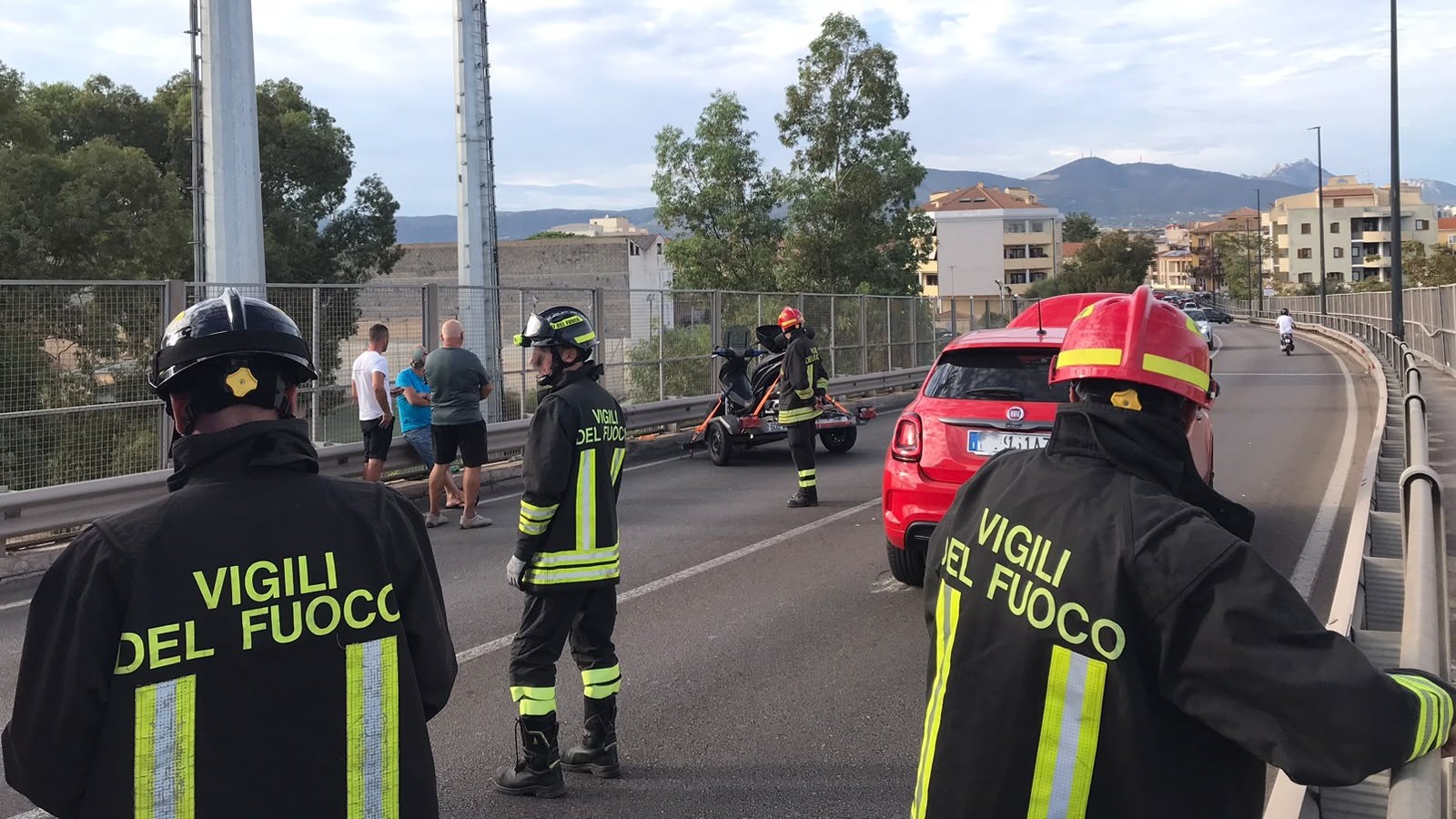 Olbia, carrello con scooter si sgancia da un camper sulla sopraelevata: traffico rallentato