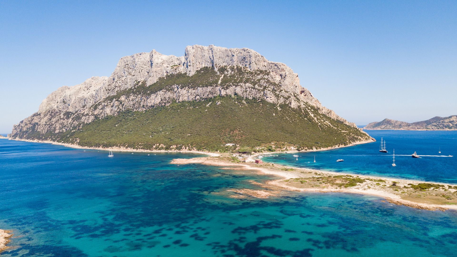 Olbia, Tavolara chiude la cima: stop alle arrampicate