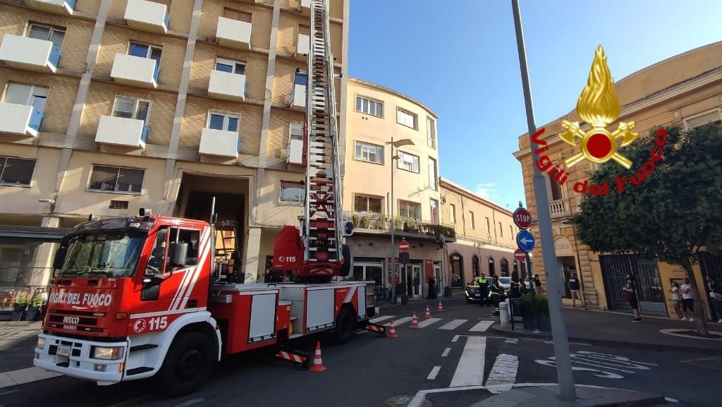 Maltempo in Sardegna: alberi, cavi elettrici e finestre pericolanti