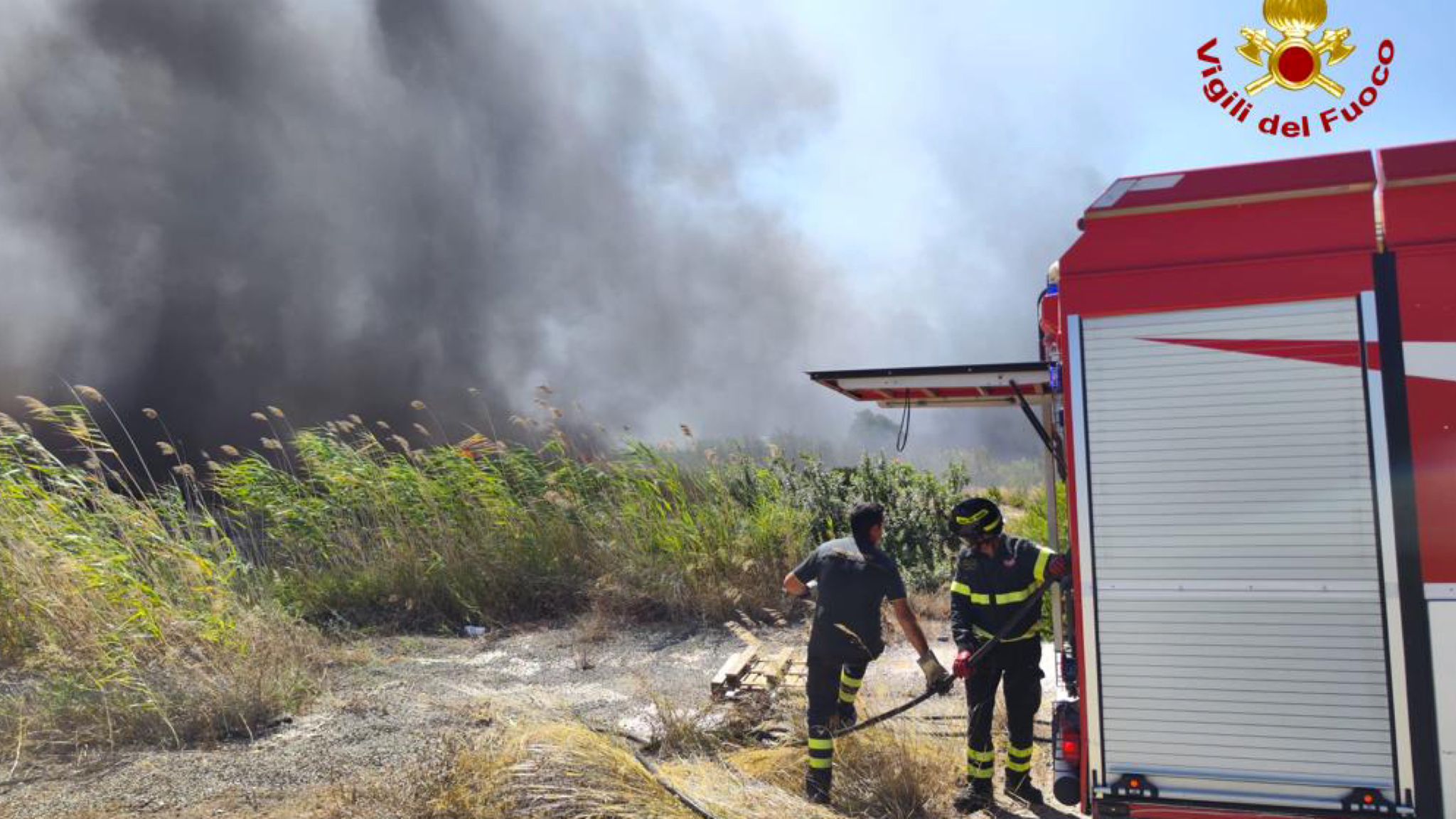 Inferno di fuoco in Sardegna: ieri 42 roghi, un grosso incendio tra Posada e Siniscola