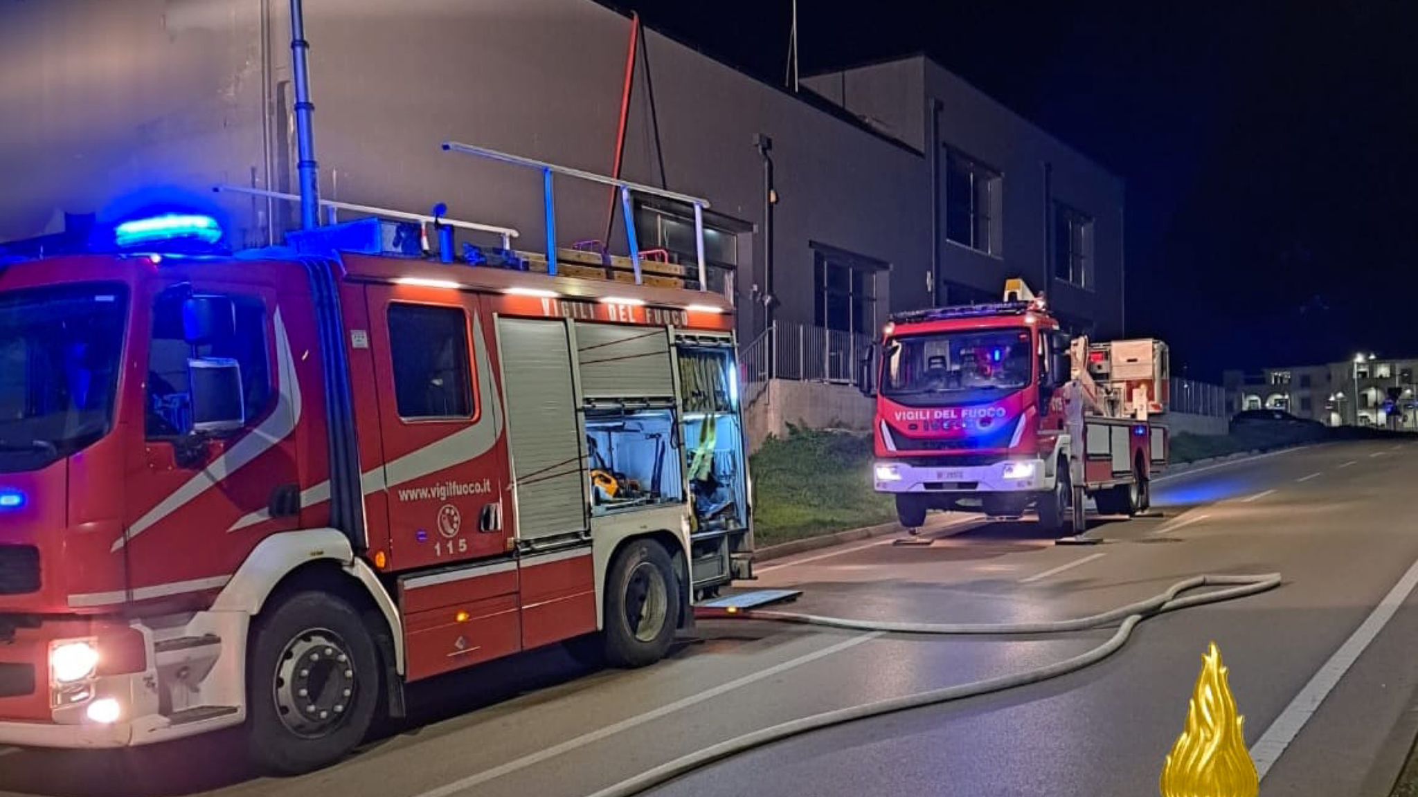 Olbia, fiamme in un locale: 4 ore di lavoro per i VVF