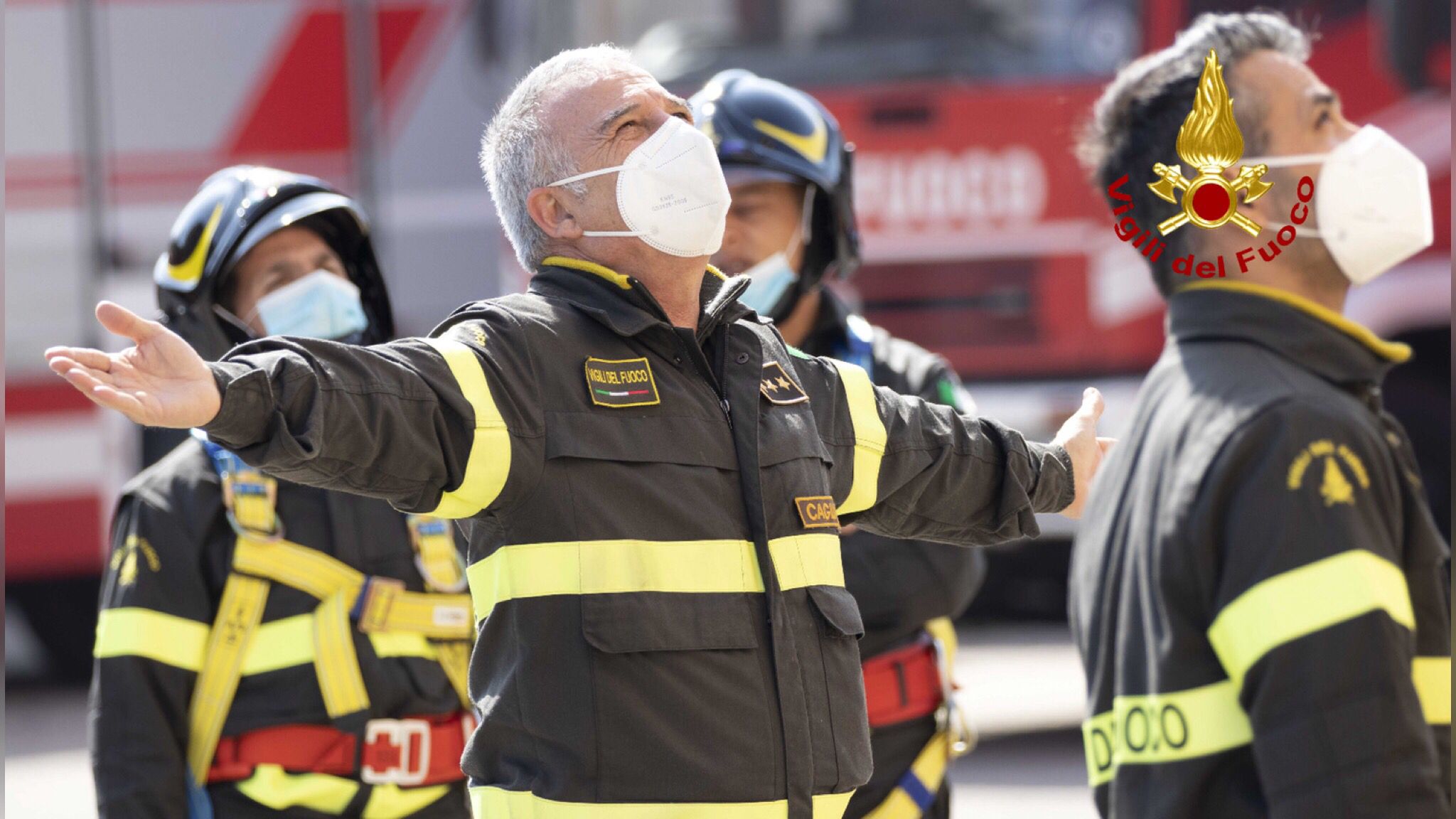 L'operatore Marco Cocco va in pensione: il saluto dei Vigili del fuoco