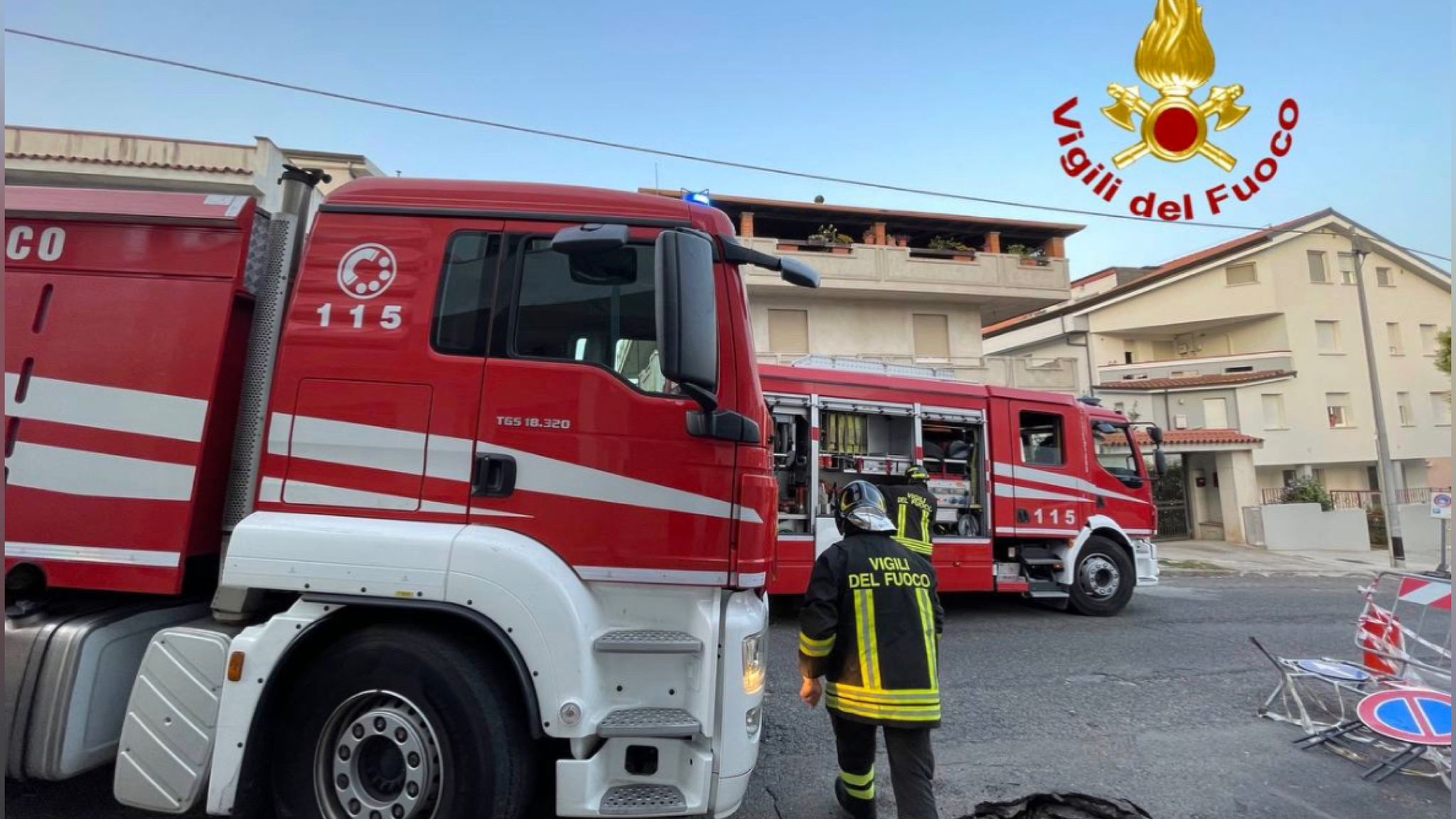 Fiamme in una casa: in azione i vigili del fuoco