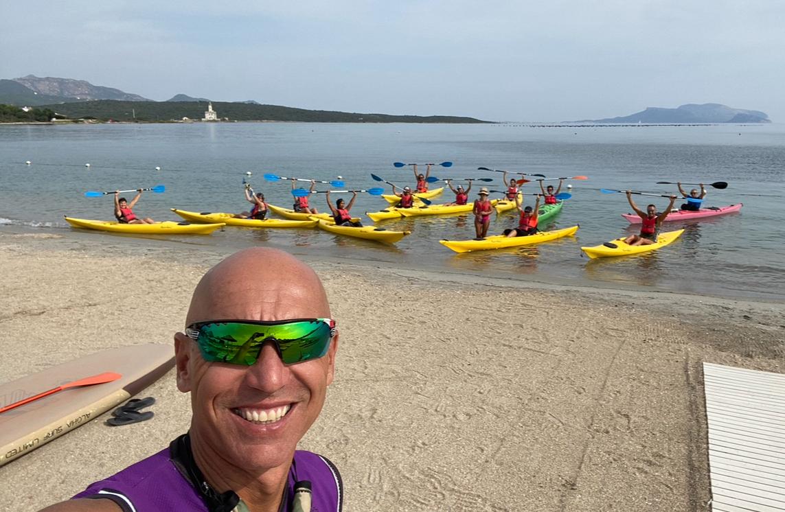 Olbia, Alex Indragoli presenta “Un mare di Amici”: l'evento solidale in canoa