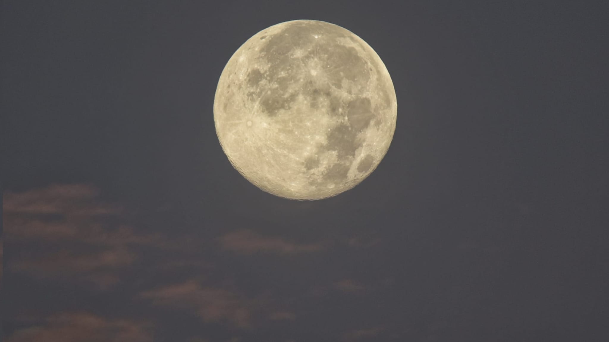Olbia, la prima superluna piena dell'anno