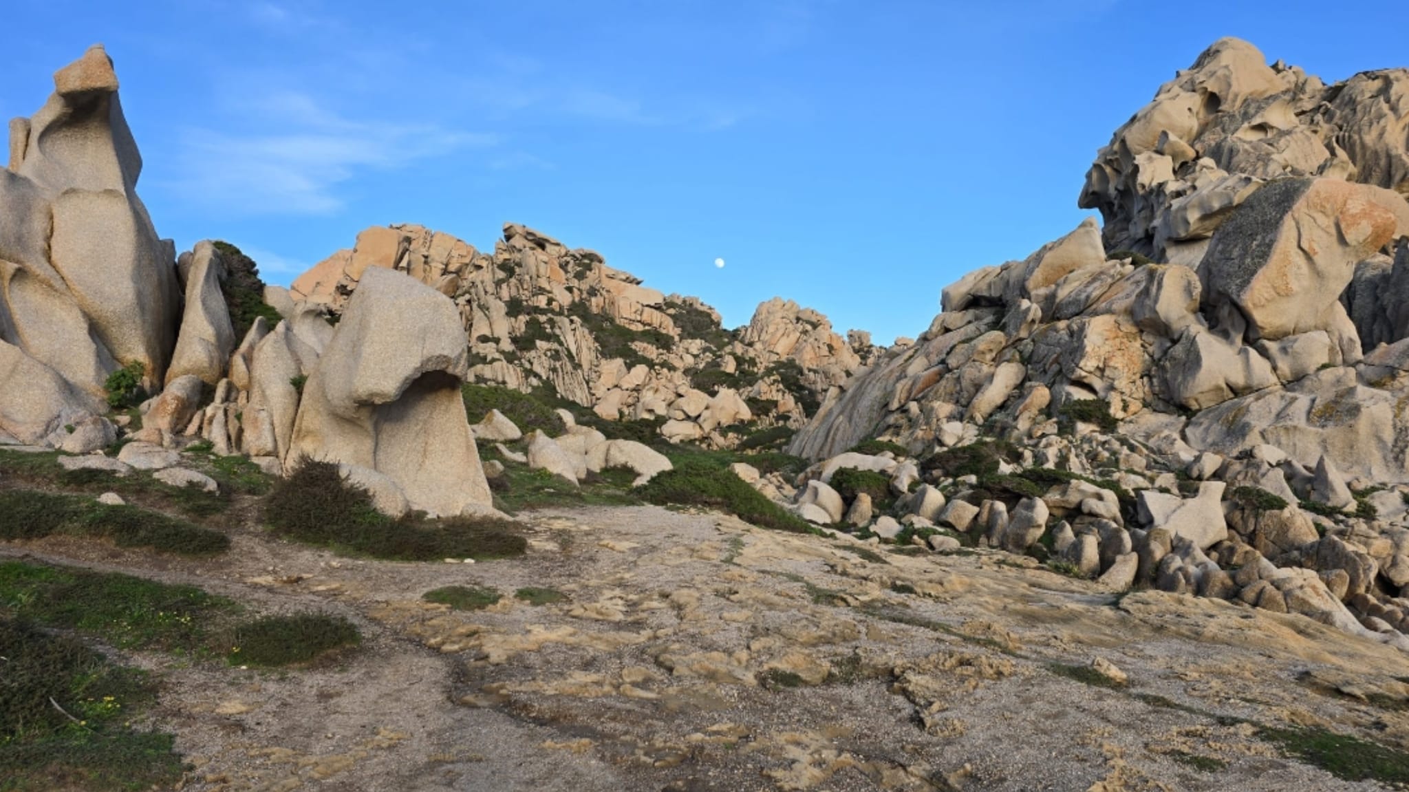 Santa Teresa di Gallura, luna piena nella Valle