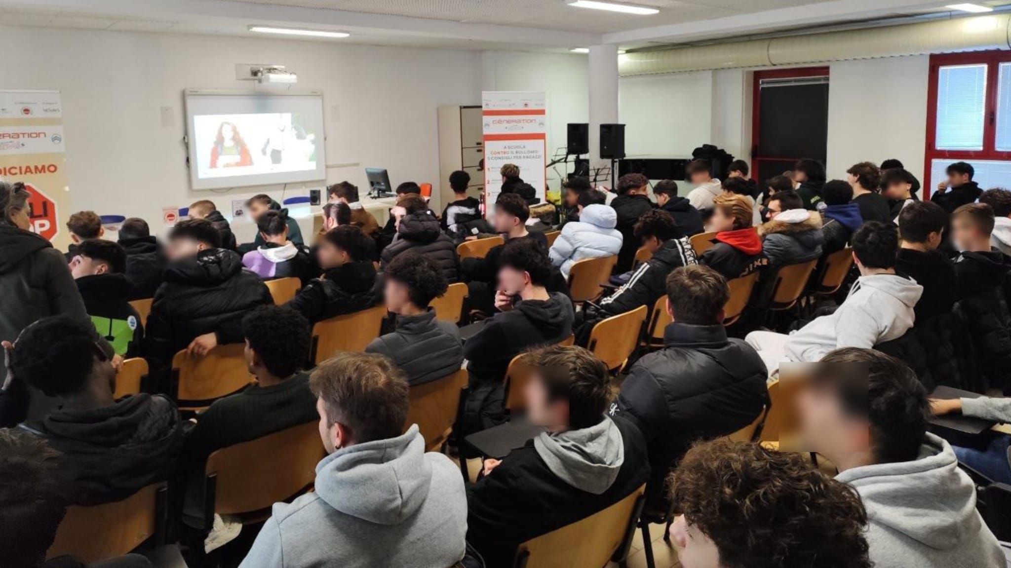 Olbia, pienone al corso di antibullismo per genitori e figli promosso da Mario Rama