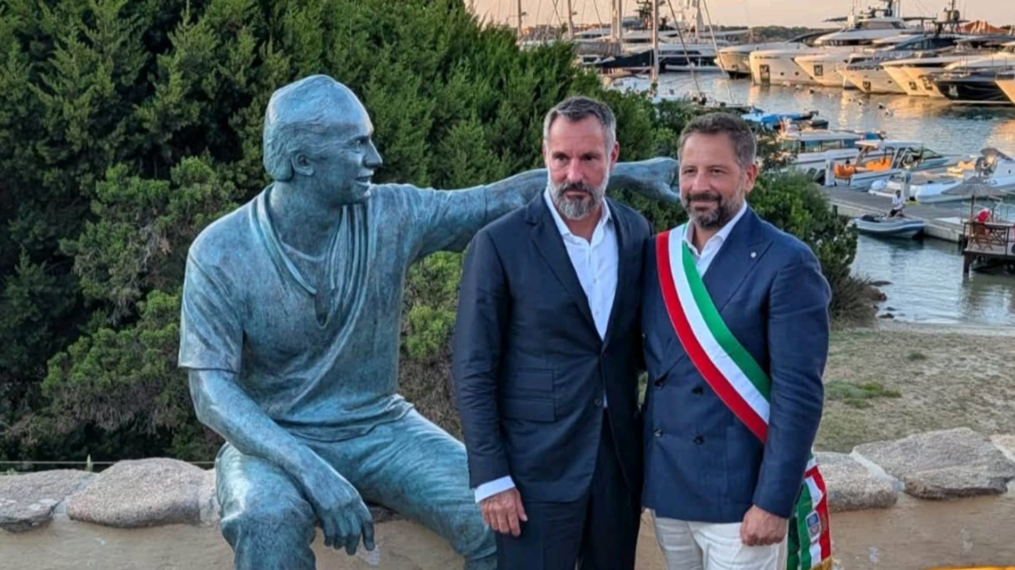 Arzachena, una piazza e una statua per ricordare il fondatore della Costa Smeralda