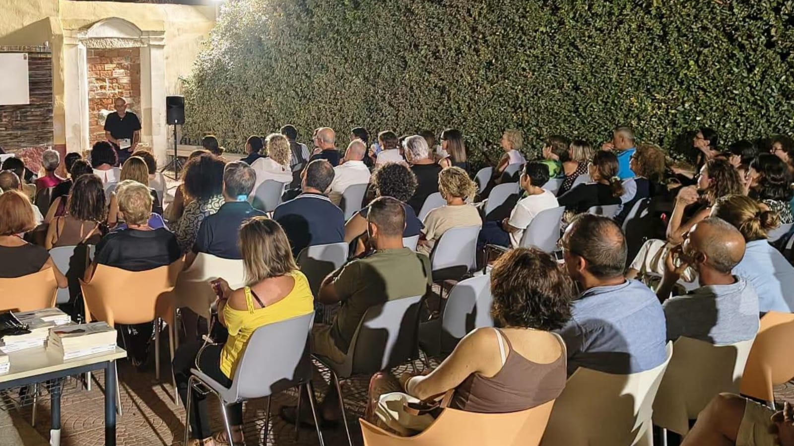 La Maddalena, emozioni e musica per il reading di Lorenzo Braina: “Padri. Storie di uomini”