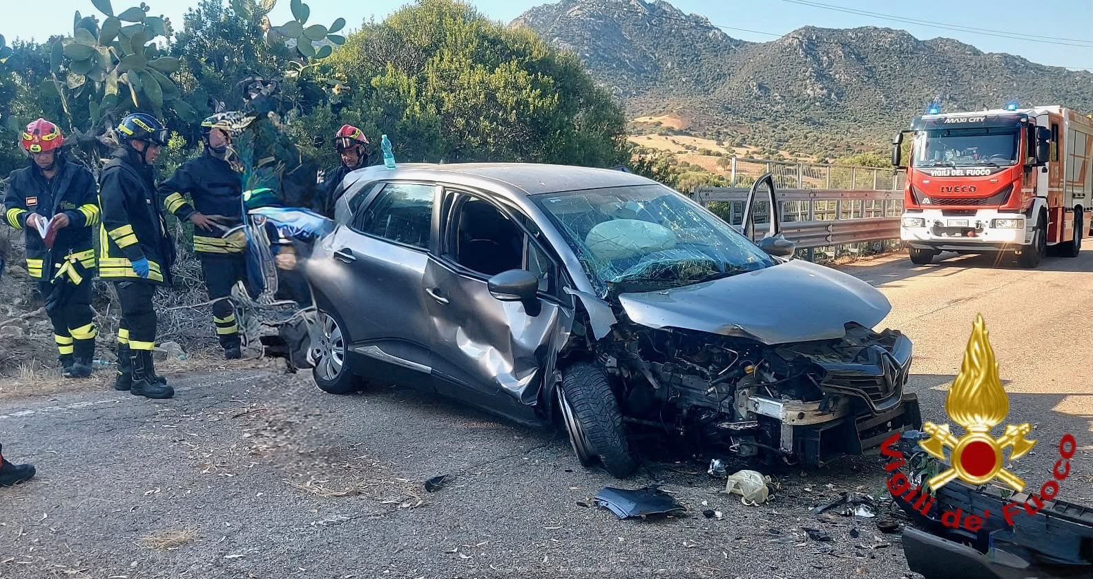 Incidente sulla Sp16 verso Golfo Aranci: auto distrutta, conducente illeso