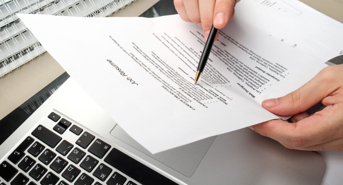 Curriculum vincente: come scrivere il CV perfetto per turismo e servizi, con esempi